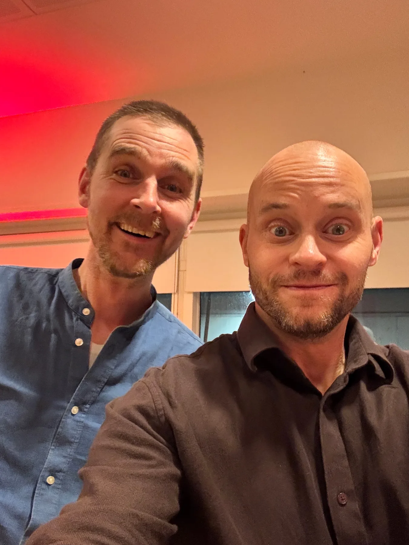Adam och Bill i samband med ett kvällsgig